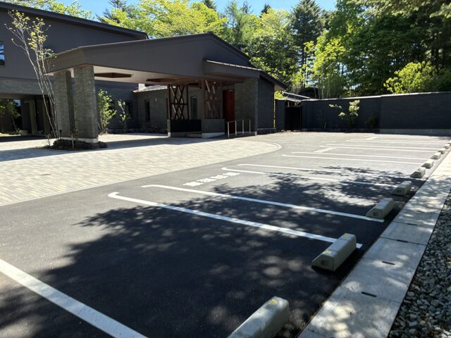 ザ・ヴィラ・ノビリス軽井沢 駐車場は大型外車対応です